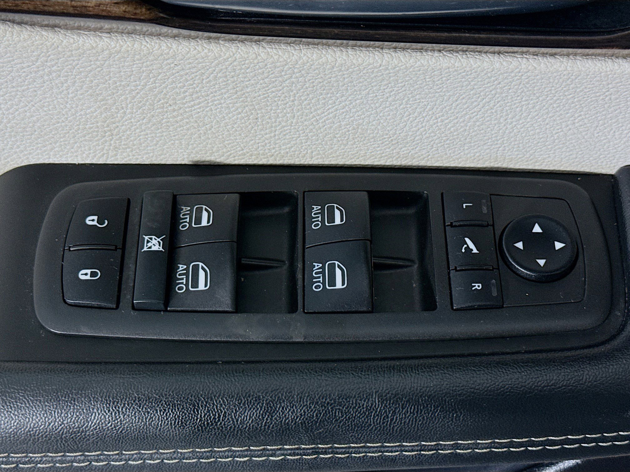 Used 2021 Chrysler Pacifica Limited w/ Premium & Safety Sphere Group image 24