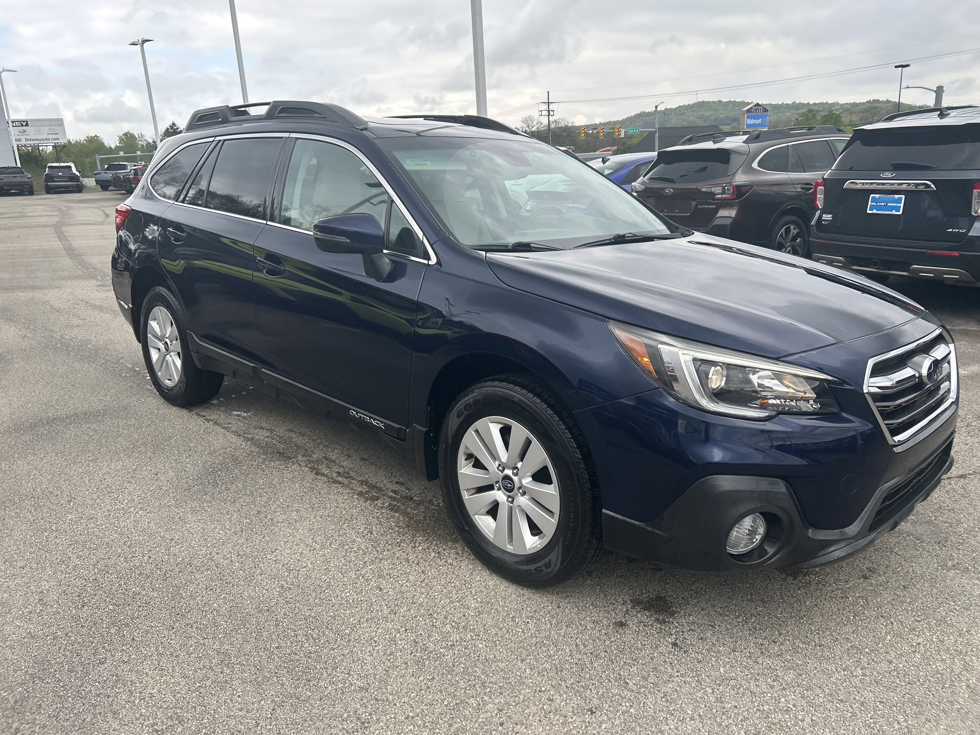Used 2018 Subaru Outback 2.5i Premium AWD/4WD image 2