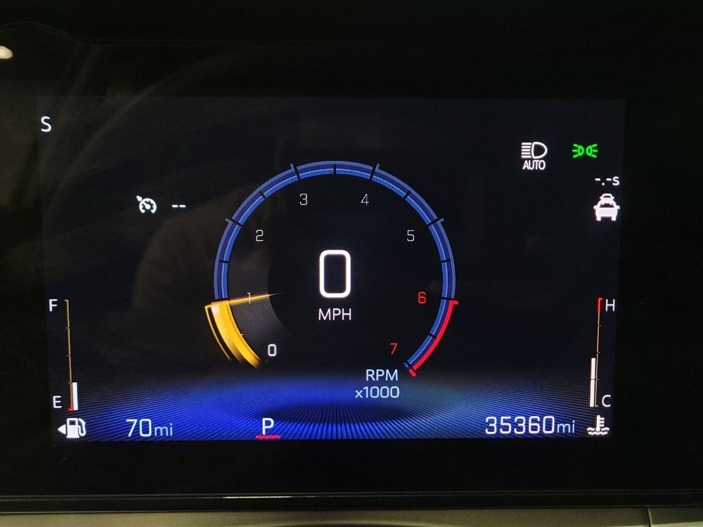 Used 2025 Chevrolet Trax LT FWD image 23
