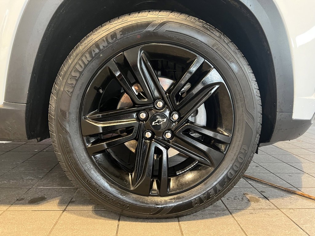 Used 2025 Chevrolet Trax ACTIV w/ Sunroof Package image 12
