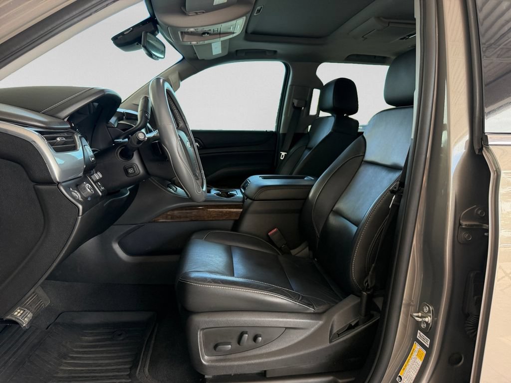 Used 2019 Chevrolet Suburban LT RWD image 15