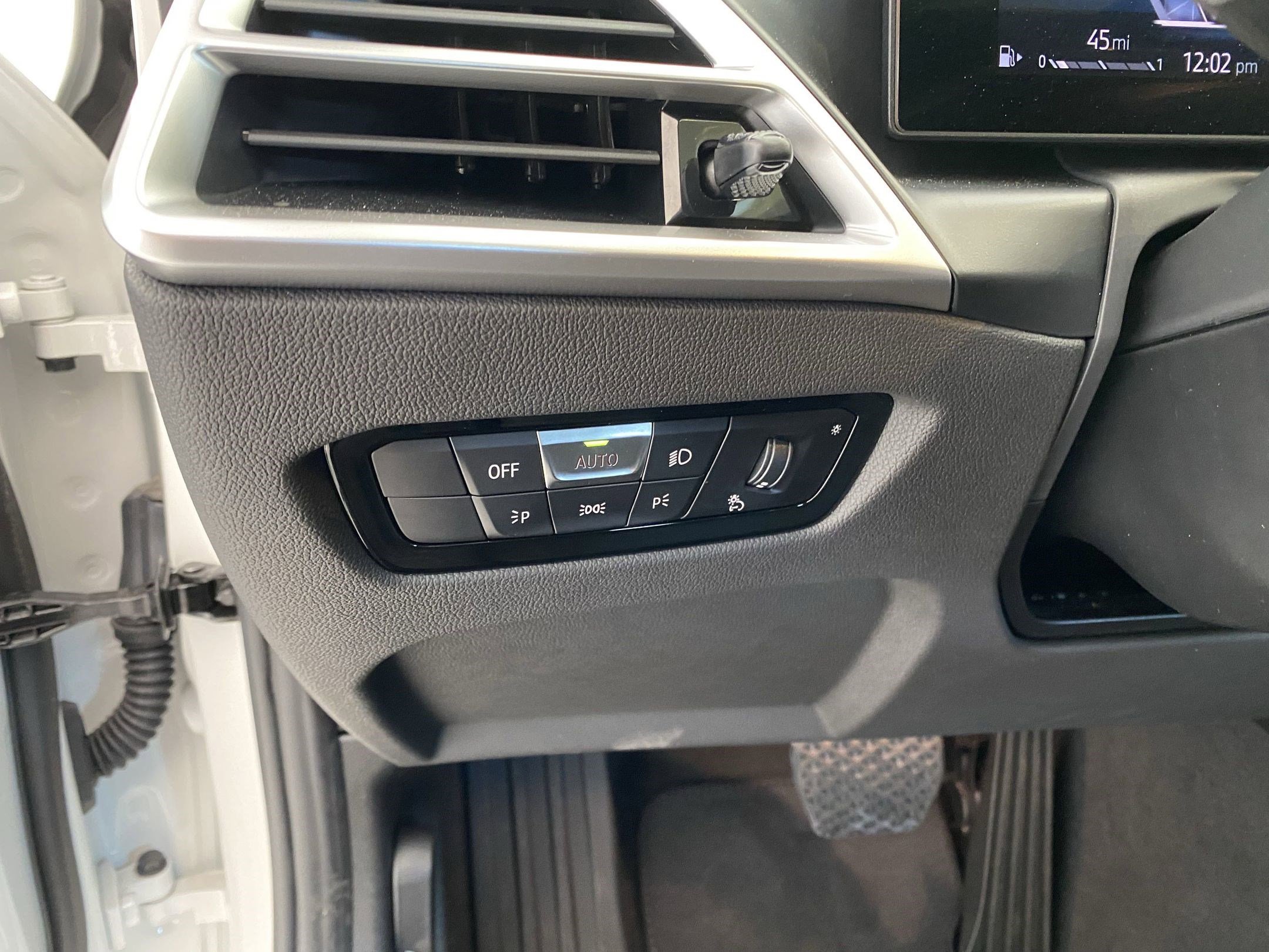 Used 2025 BMW 330i xDrive Sedan w/ Convenience Package image 17