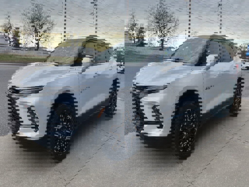 Used 2023 Chevrolet Blazer RS w/ Driver Confidence II Package image 5