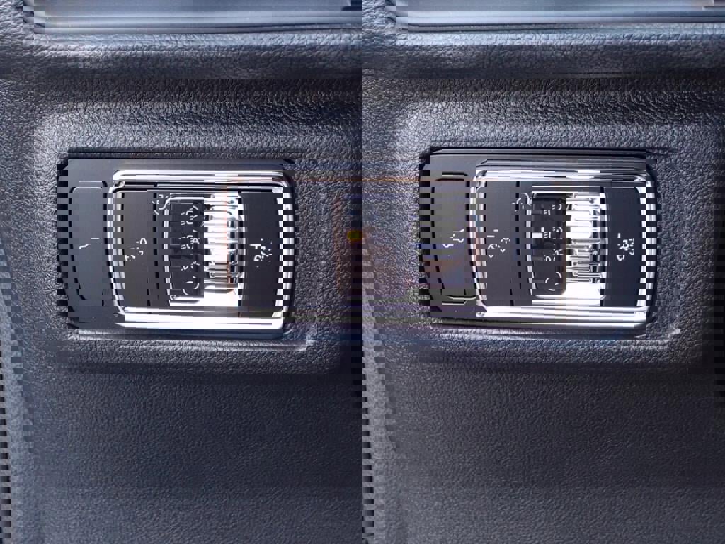 Used 2023 Lincoln Corsair Reserve w/ Equipment Group 202A image 40