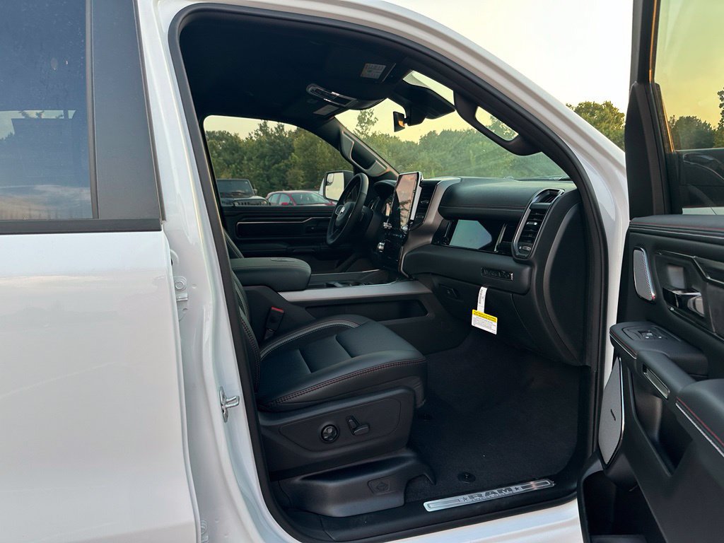 New 2026 RAM 1500 Laramie AWD/4WD image 18