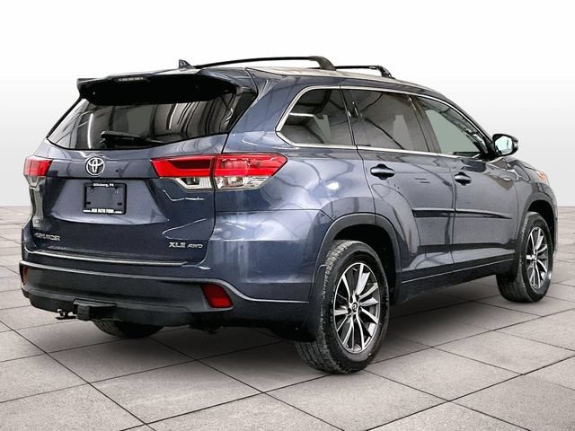 Used 2018 Toyota Highlander XLE AWD/4WD image 12