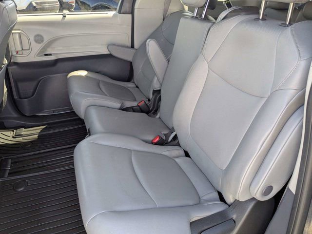 Used 2024 Toyota Sienna XLE FWD image 14