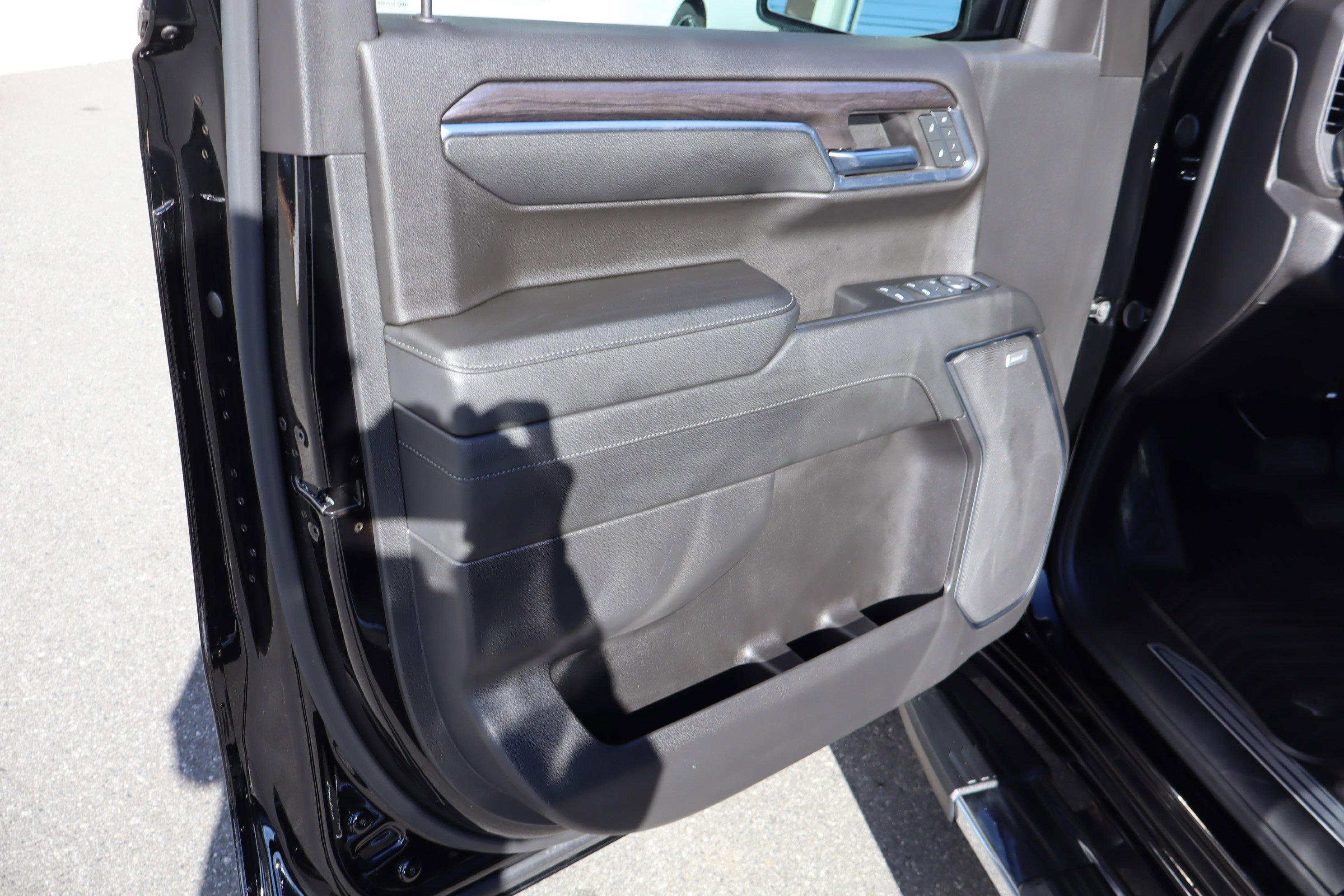 Used 2024 Chevrolet Silverado 1500 LTZ w/ Technology Package image 18