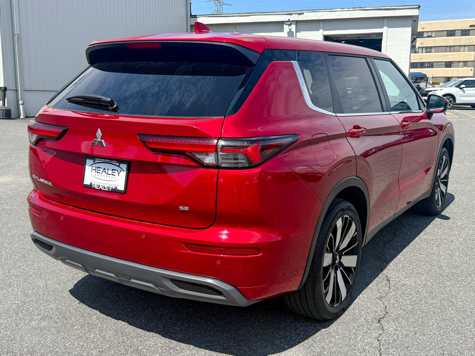 Used 2025 Mitsubishi Outlander SE image 7