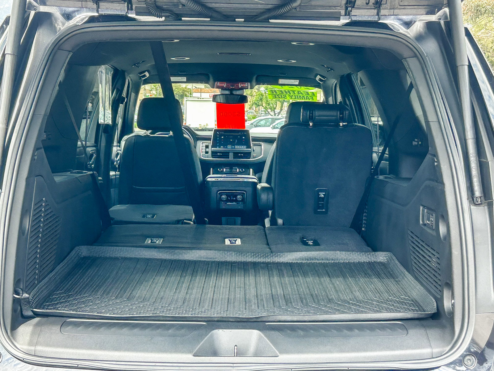 Used 2024 Chevrolet Suburban LT w/ Luxury Package image 26