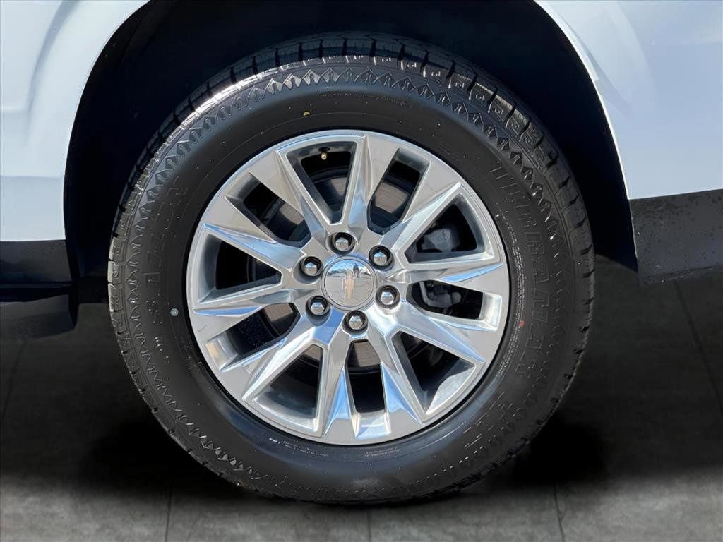 Certified 2024 Chevrolet Suburban Premier image 11