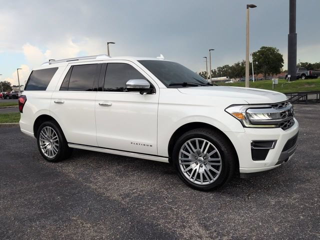 Used 2023 Ford Expedition Platinum AWD/4WD image 2