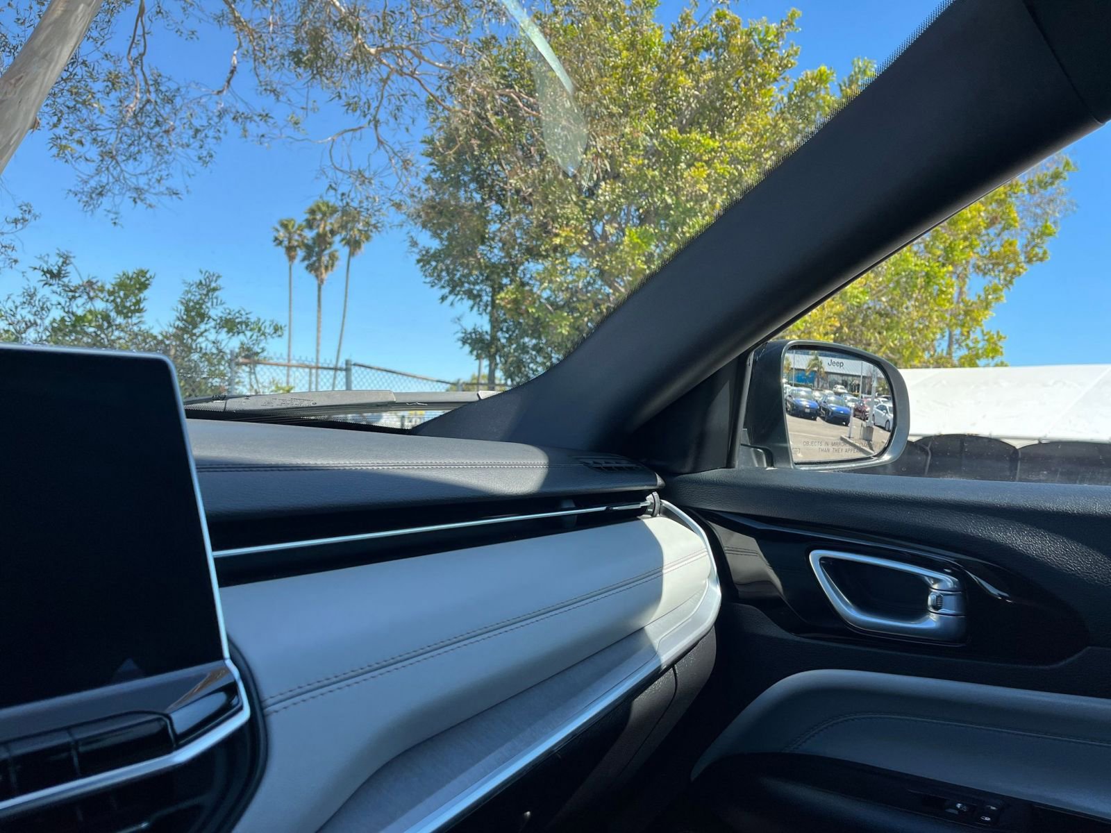 Used 2025 Jeep Compass Limited image 36