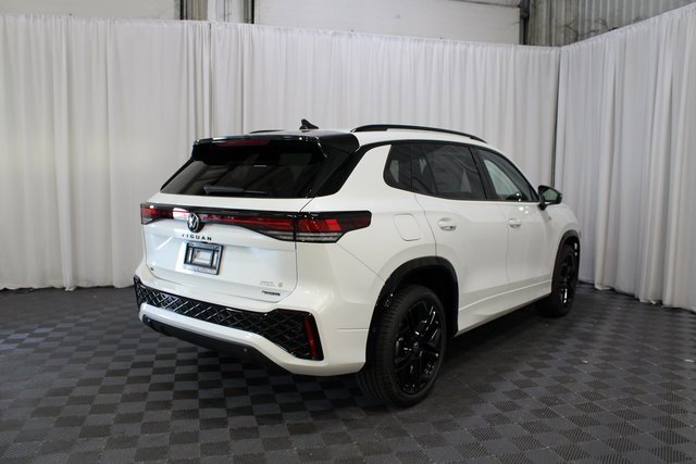 New 2025 Volkswagen Tiguan SE R-Line image 26