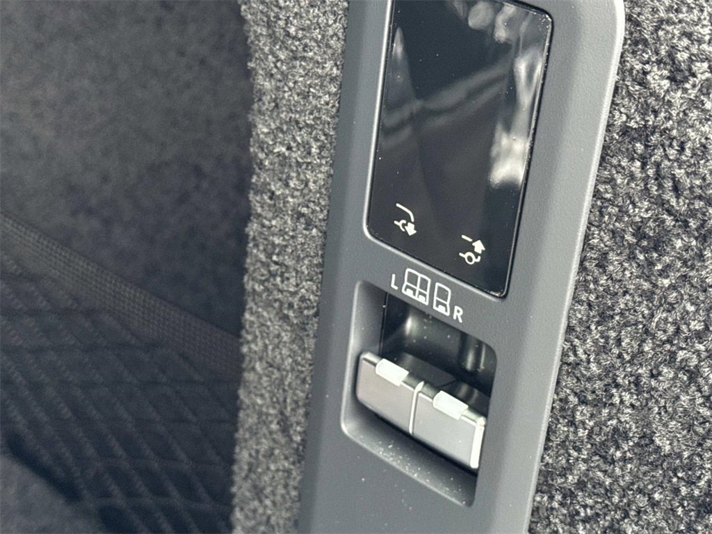 New 2025 Land Rover Range Rover SE image 7