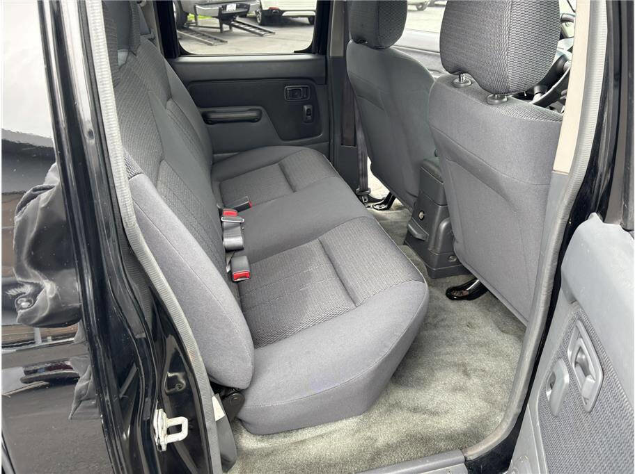 Used 2003 Nissan Frontier SVE image 14