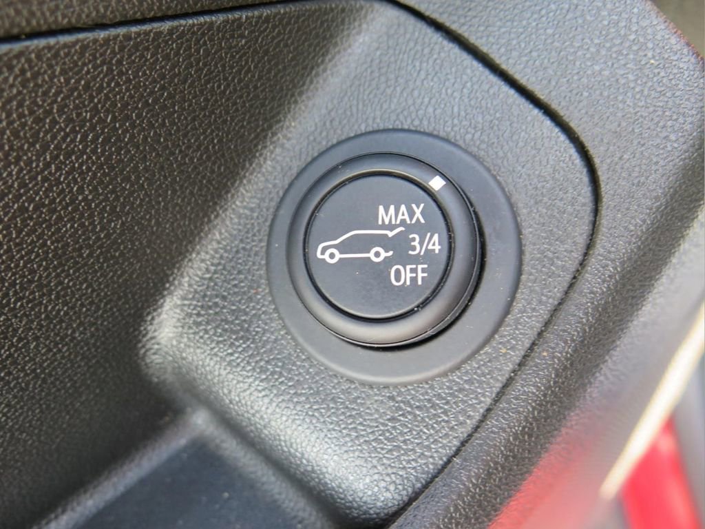 Used 2023 GMC Terrain SLE w/ Driver Convenience Package FWD image 11