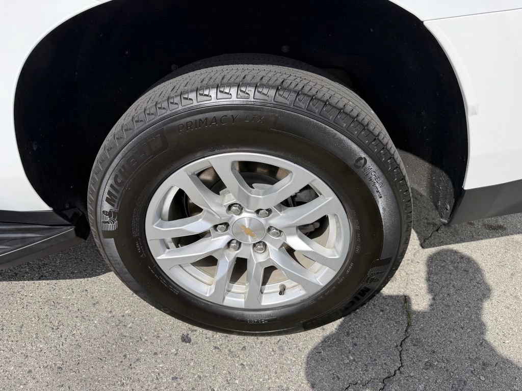 Used 2024 Chevrolet Suburban LT RWD image 13
