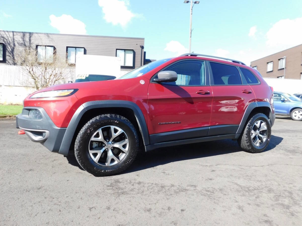 Used 2017 Jeep Cherokee Trailhawk image 4