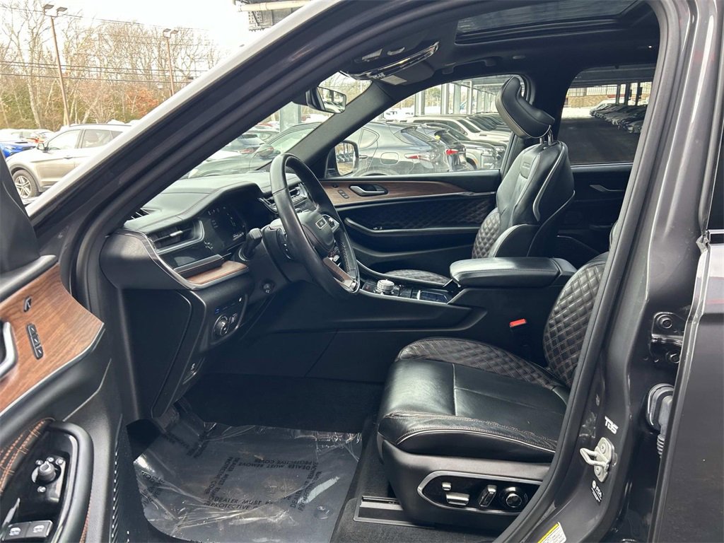 Used 2023 Jeep Grand Cherokee Summit w/ High Altitude Package image 11