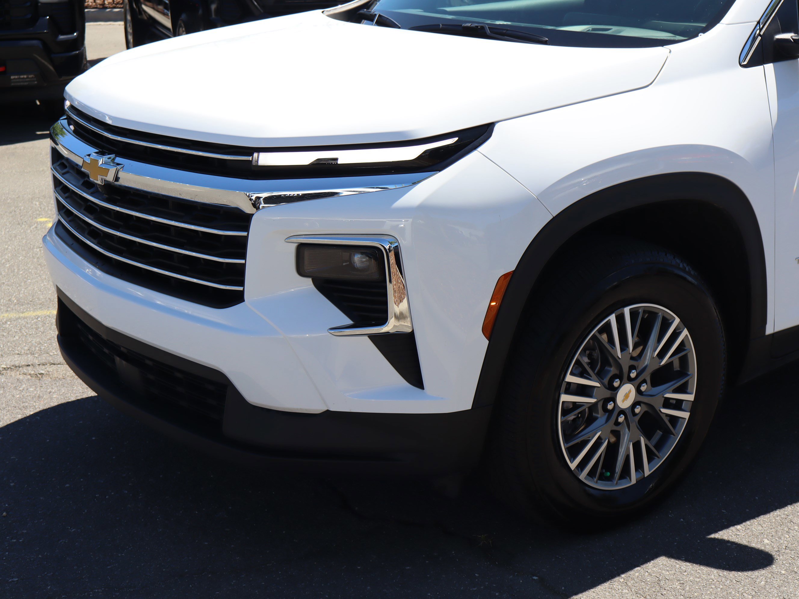 Used 2025 Chevrolet Traverse LT w/ Driver Confidence Package FWD image 6