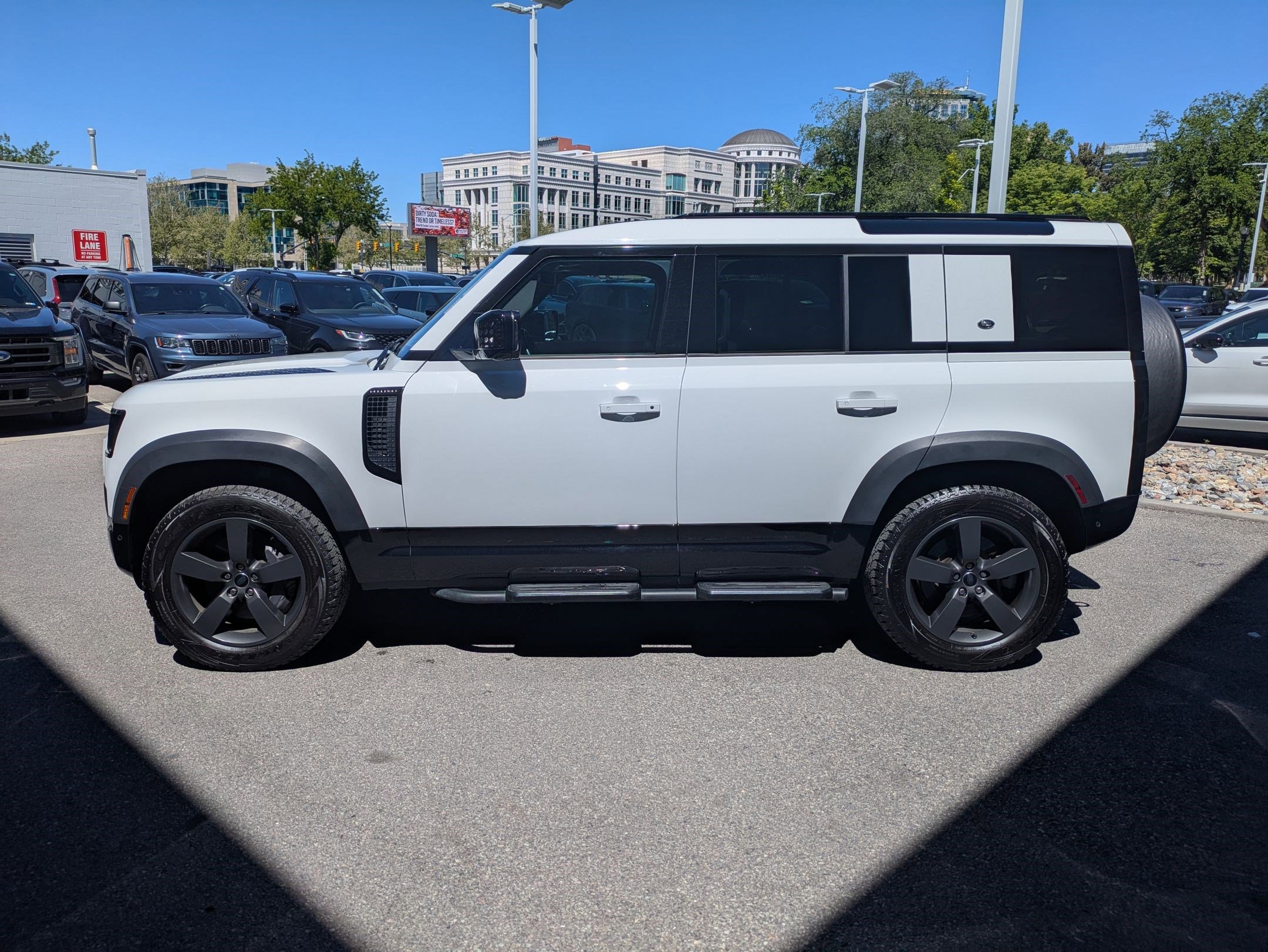 Certified 2022 Land Rover Defender 110 X-Dynamic HSE AWD/4WD image 11