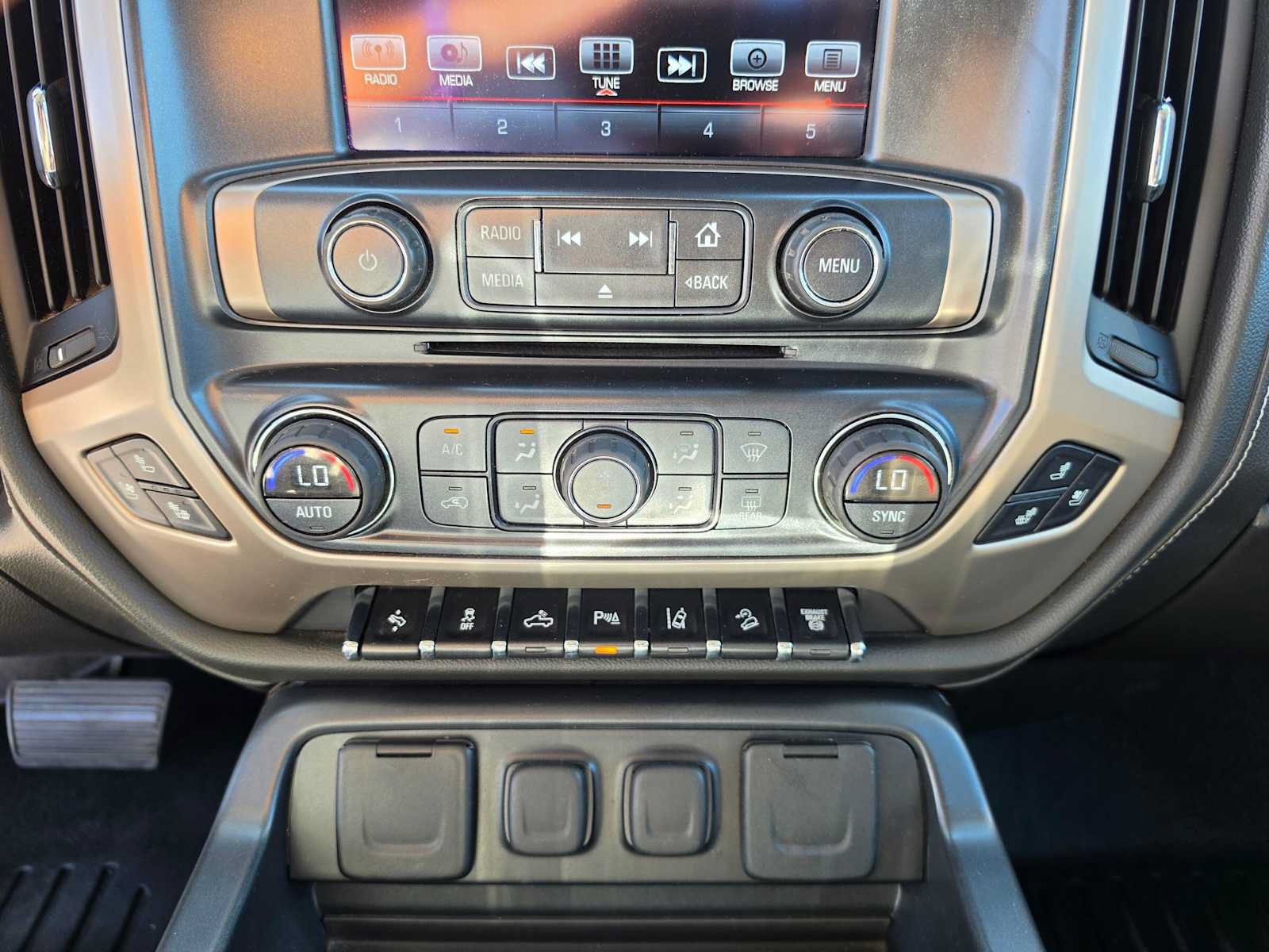 Used 2016 GMC Sierra 2500 Denali w/ Duramax Plus Package AWD/4WD image 28
