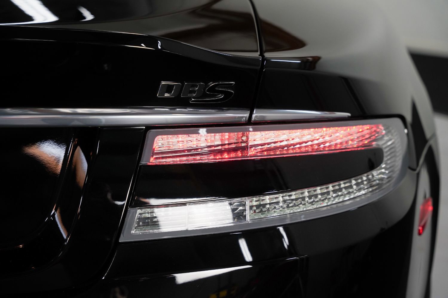 Used 2010 Aston Martin DBS Coupe image 20