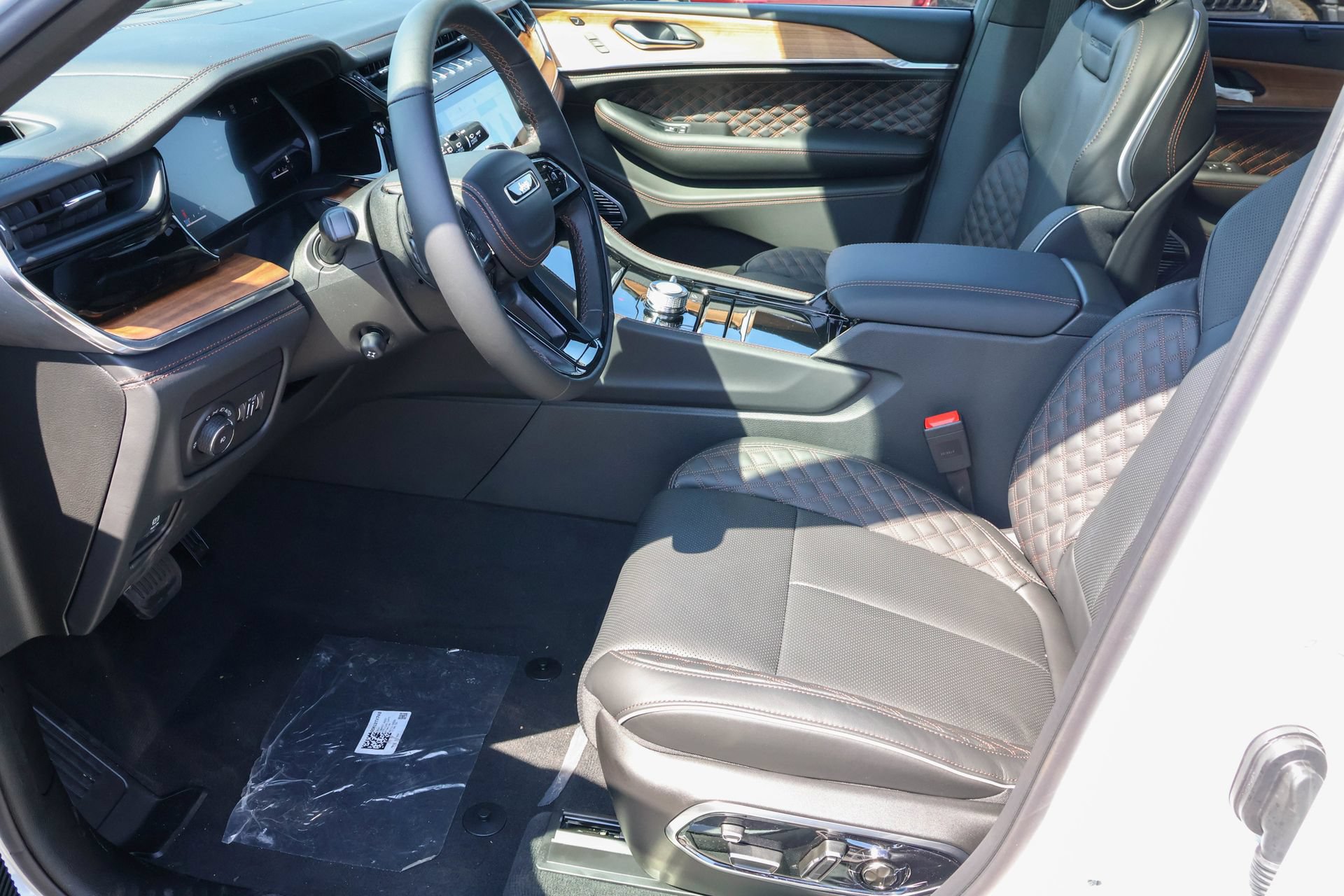 New 2026 Jeep Grand Cherokee Summit w/ Obsidian Package AWD/4WD image 5