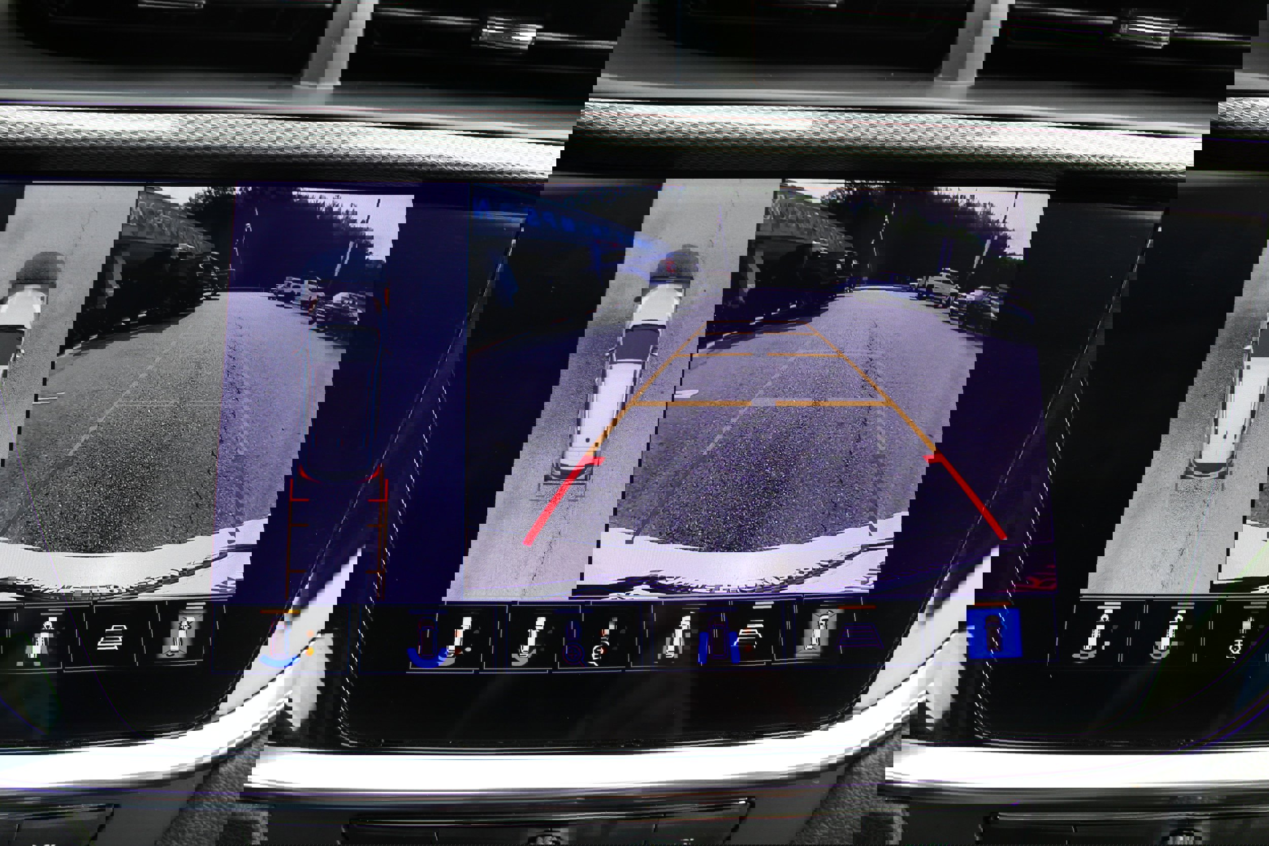 Used 2020 Buick Encore GX Essence w/ Experience Buick Package image 29