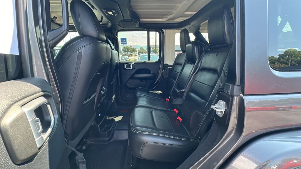Used 2018 Jeep Wrangler Unlimited Sahara image 13