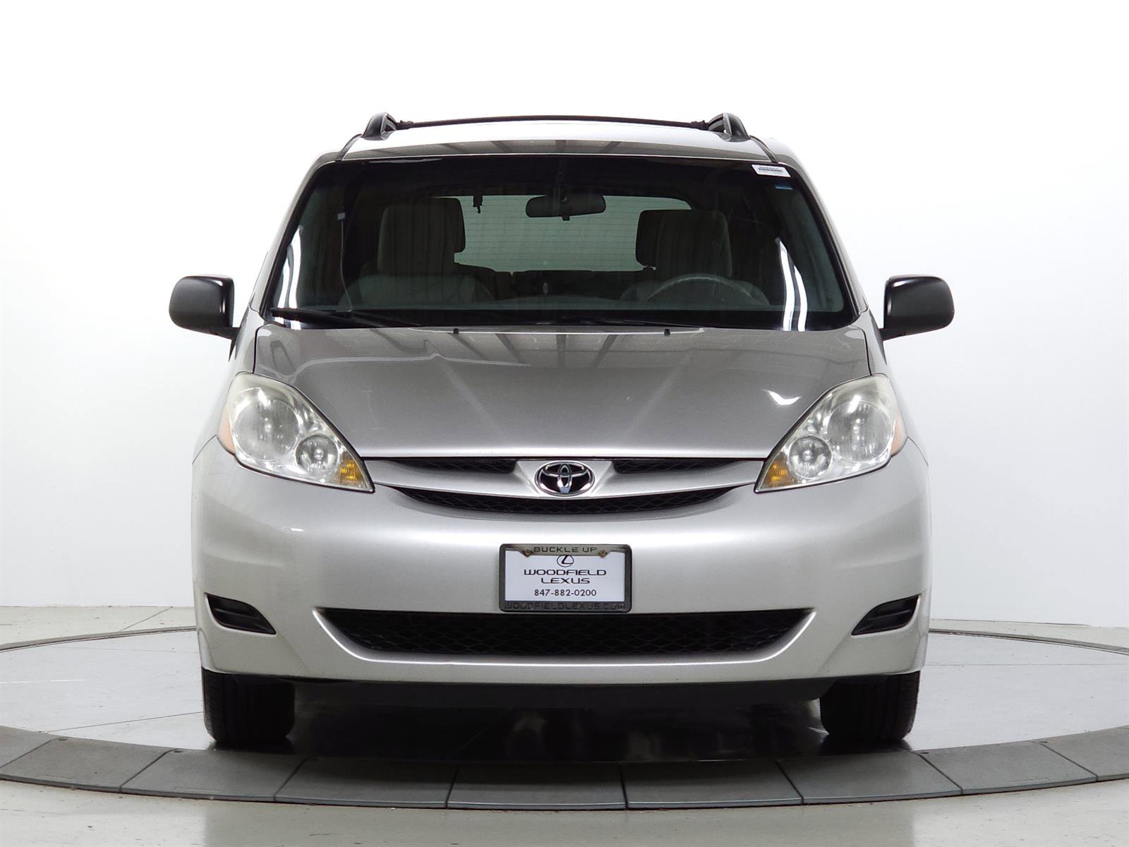 Used 2009 Toyota Sienna LE FWD image 2