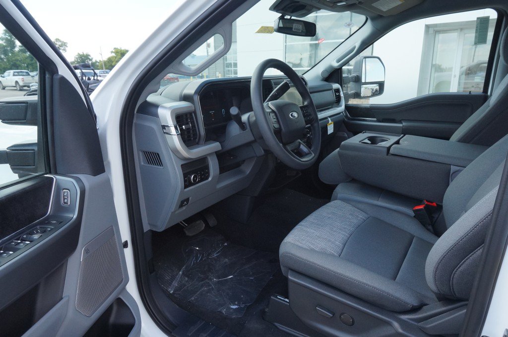 Used 2026 Ford F350 XLT w/ XLT Premium Package AWD/4WD image 6