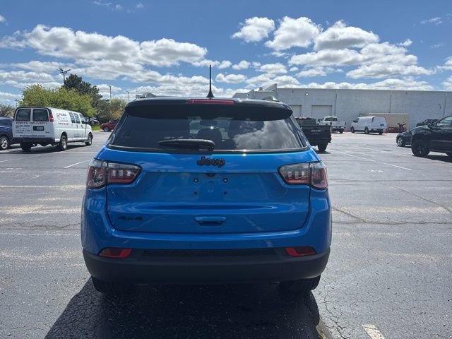 Used 2023 Jeep Compass Latitude w/ Sun and Sound Group AWD/4WD image 12