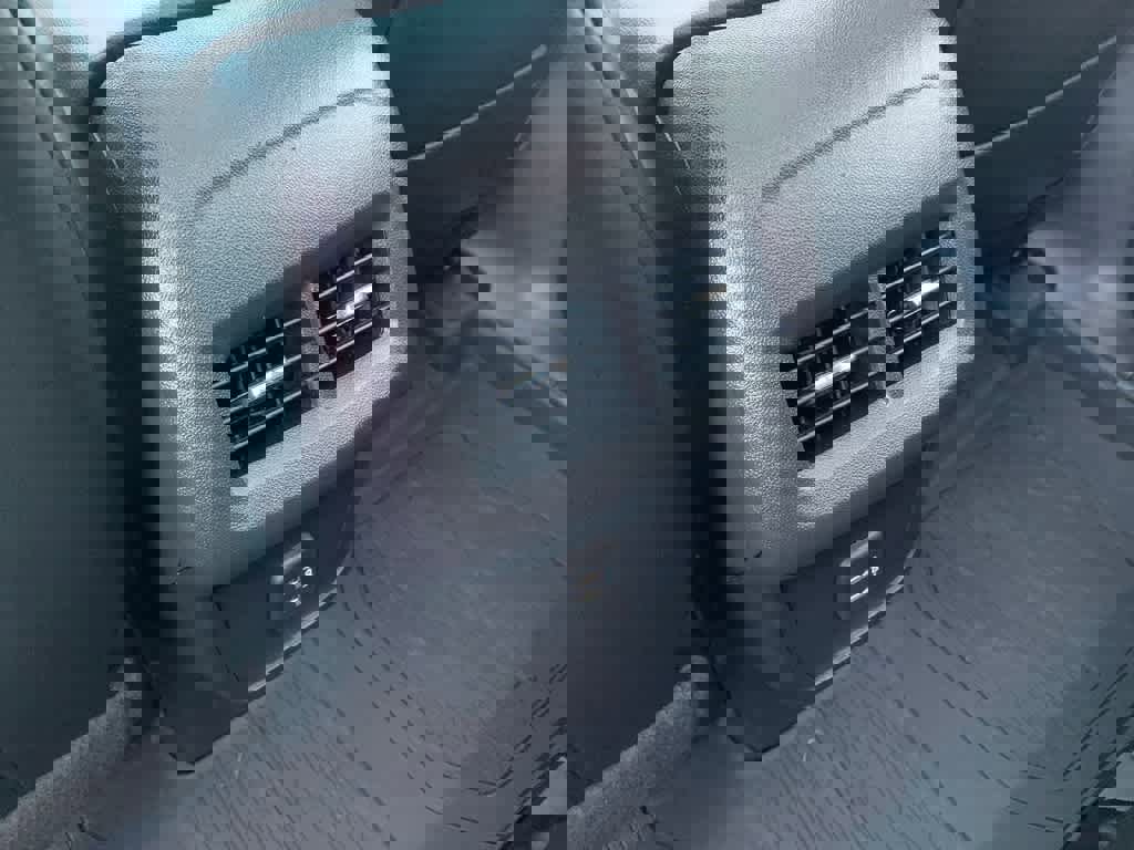 Used 2024 GMC Terrain SLT w/ Infotainment Package II image 19