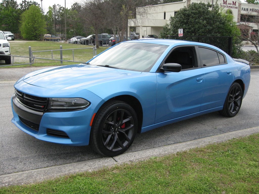 Used 2019 Dodge Charger SXT w/ Plus Group image 3
