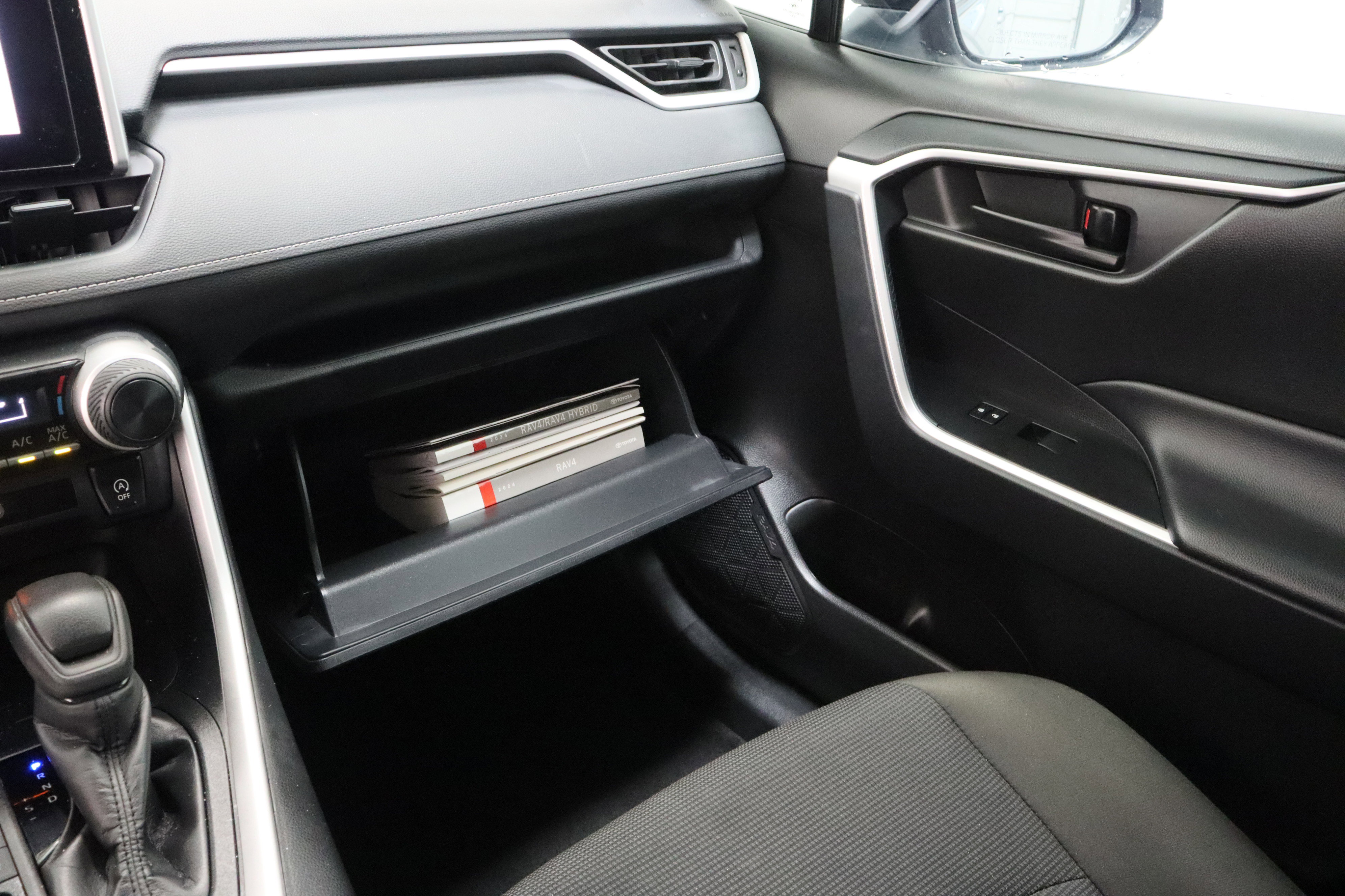 Used 2024 Toyota RAV4 LE image 20