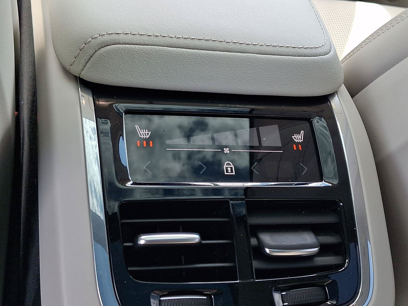 Certified 2023 Volvo XC60 B6 Ultimate w/ Climate Package AWD/4WD image 11