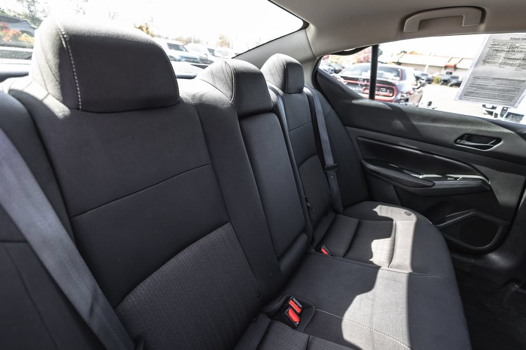 Used 2024 Nissan Altima 2.5 SV FWD image 32