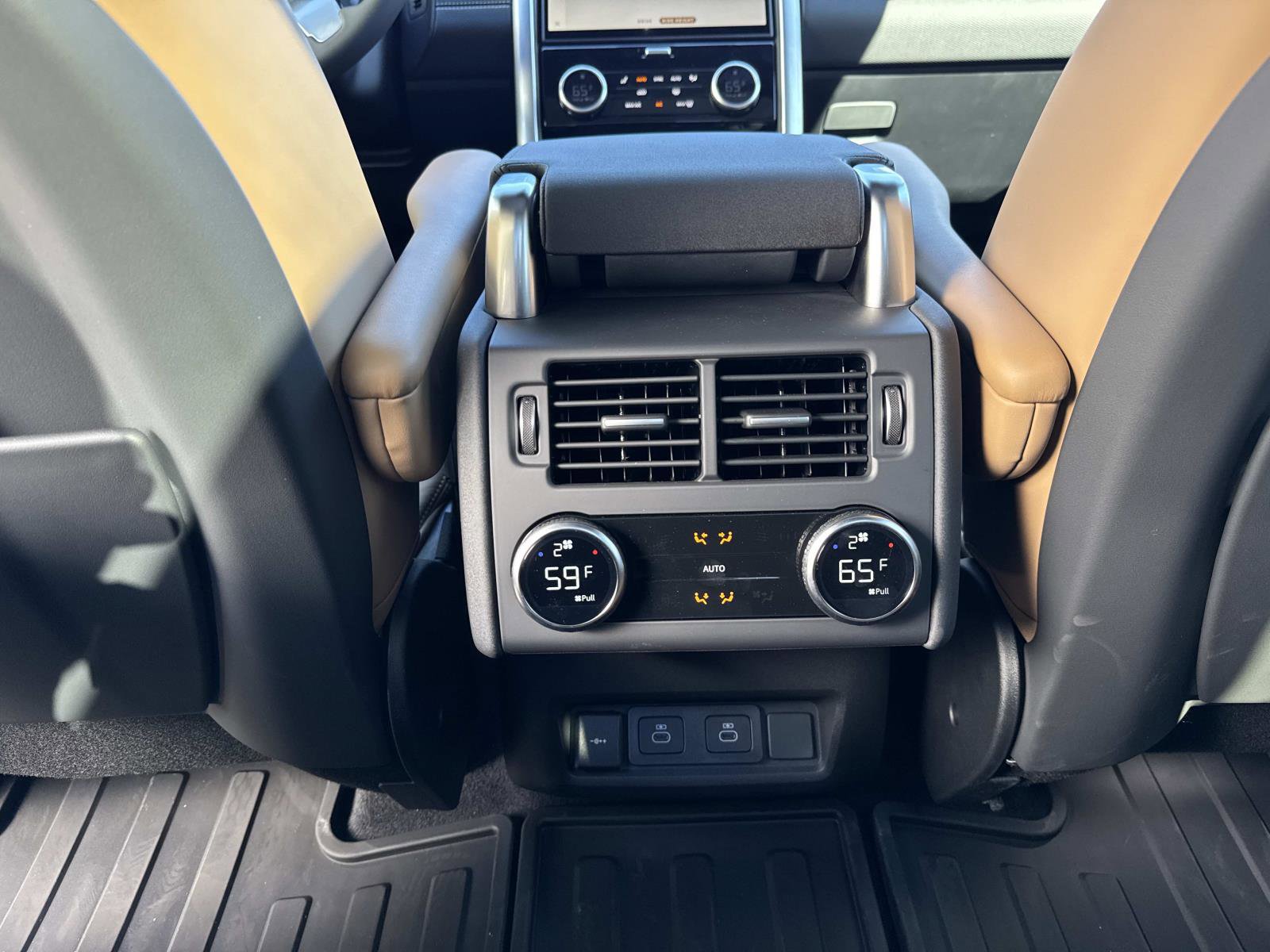 New 2026 Land Rover Discovery Limited Edition image 17