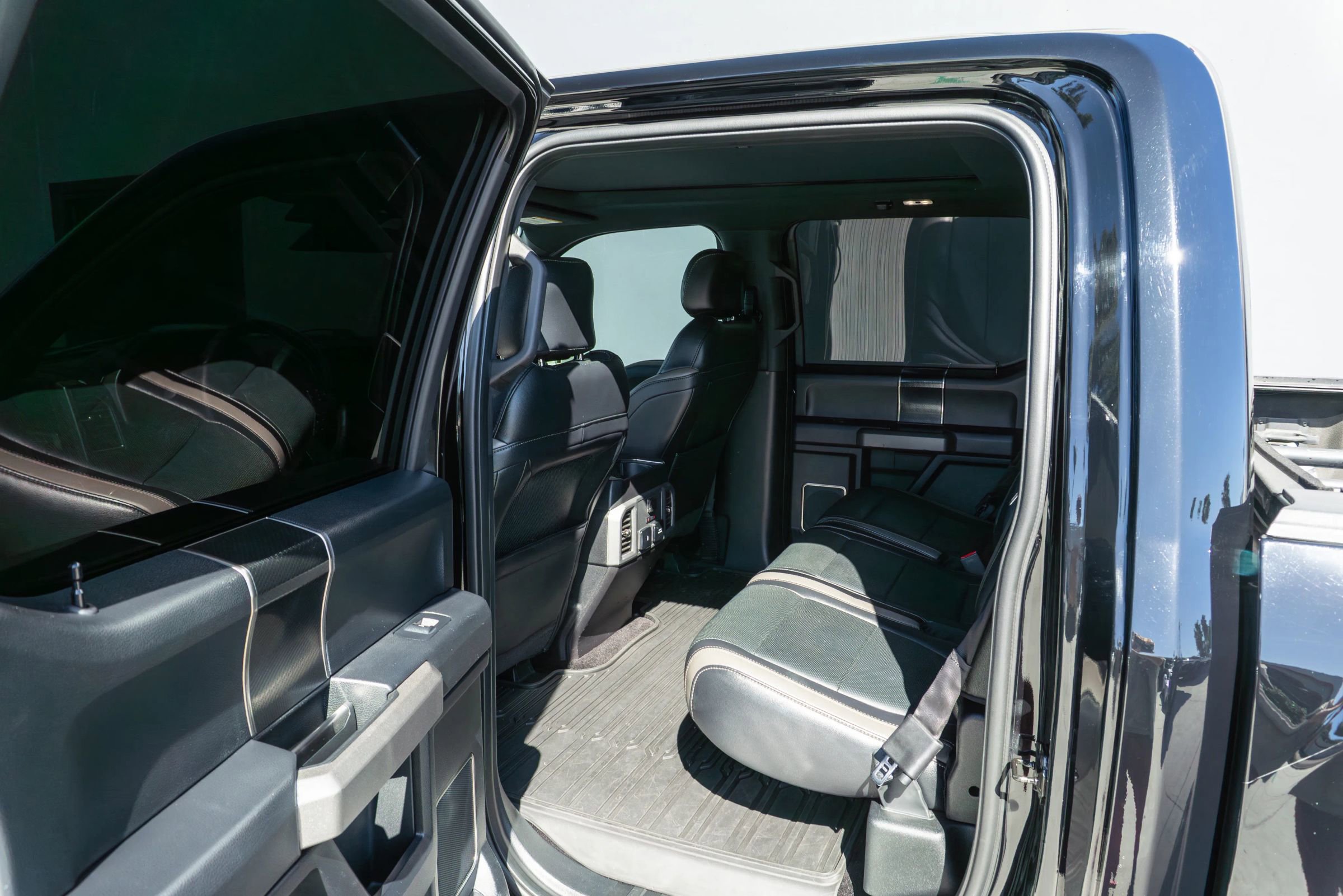 Used 2017 Ford F150 Raptor w/ Equipment Group 802A Luxury image 41