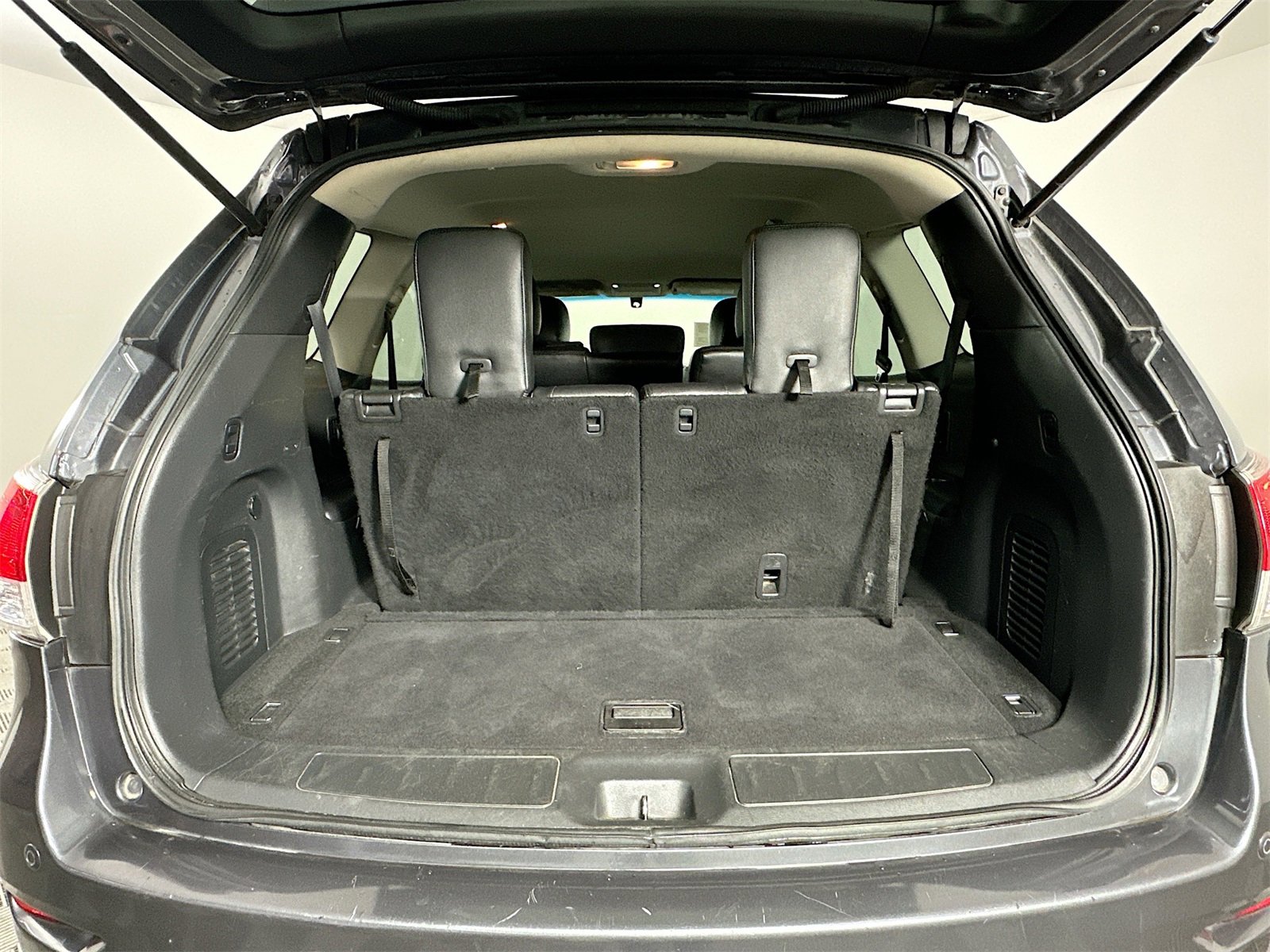 Used 2013 Nissan Pathfinder SV image 25