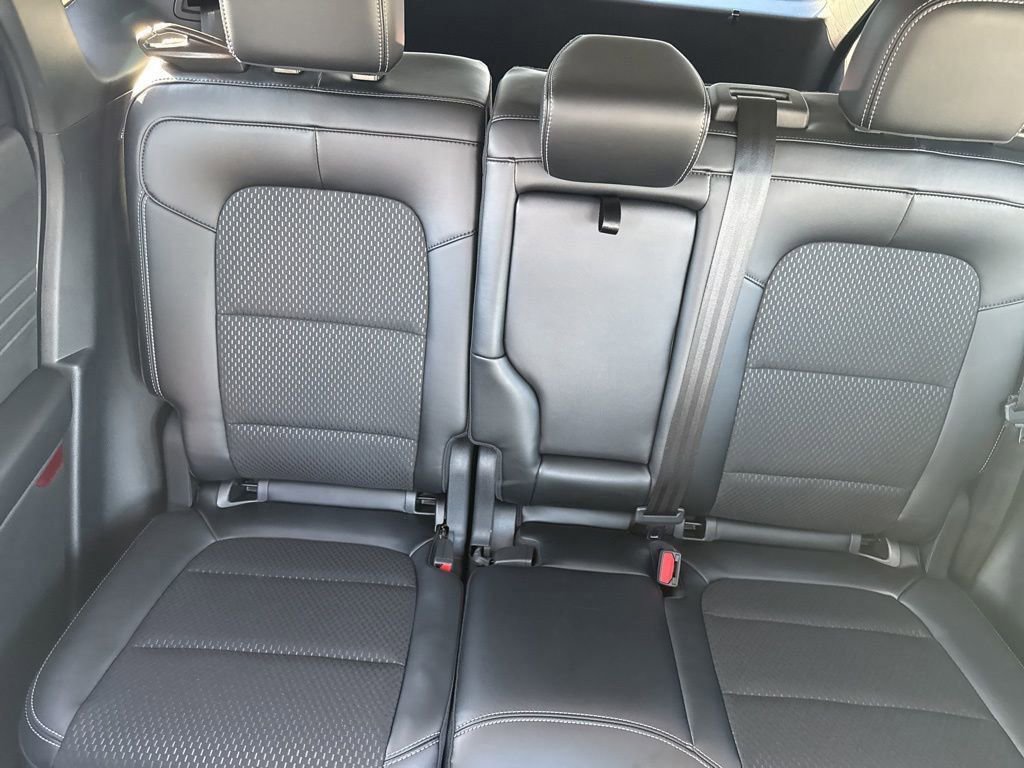 Used 2025 Ford Escape SE image 43