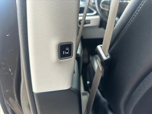 Used 2017 Chrysler Pacifica Touring-L FWD image 21