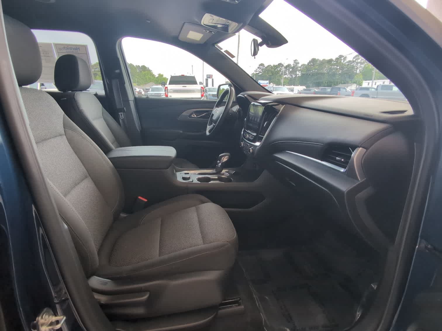 Used 2023 Chevrolet Traverse LT FWD image 22