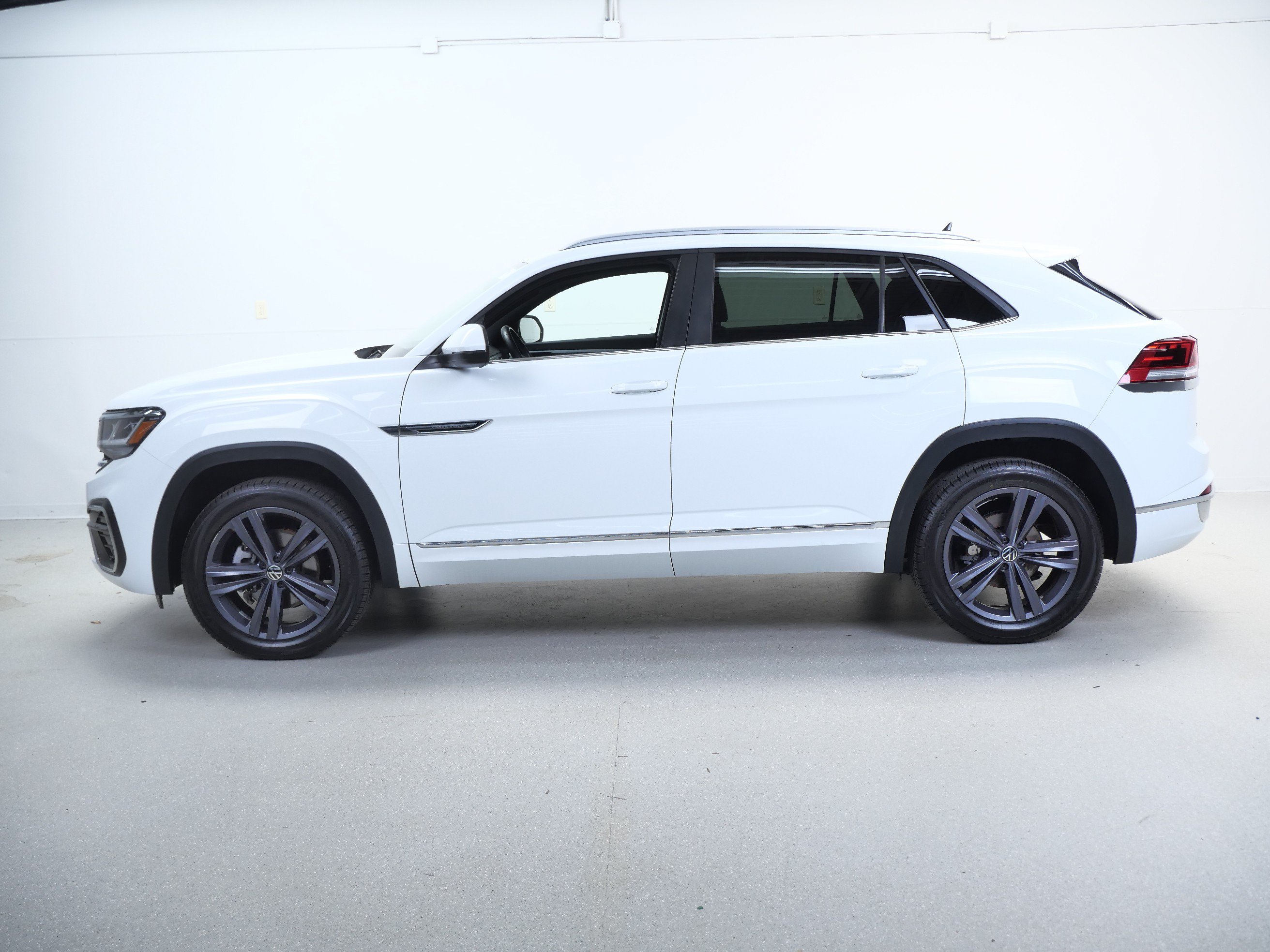 Used 2021 Volkswagen Atlas Cross Sport SE w/ Panoramic Sunroof Package AWD/4WD image 10