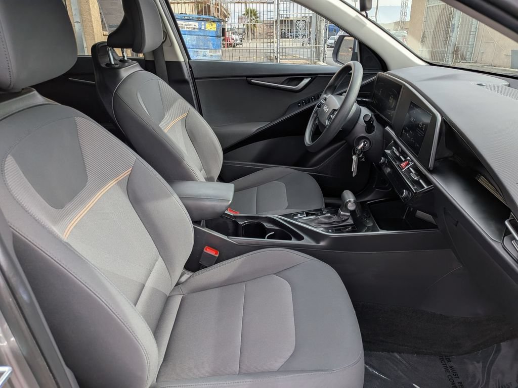 Used 2025 Kia Niro LX FWD image 30
