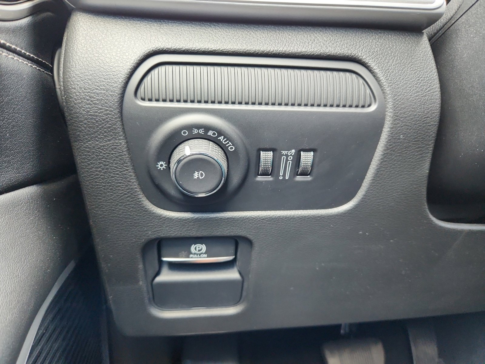 New 2025 Jeep Wagoneer Series II w/ HD Trailer Tow Package image 31