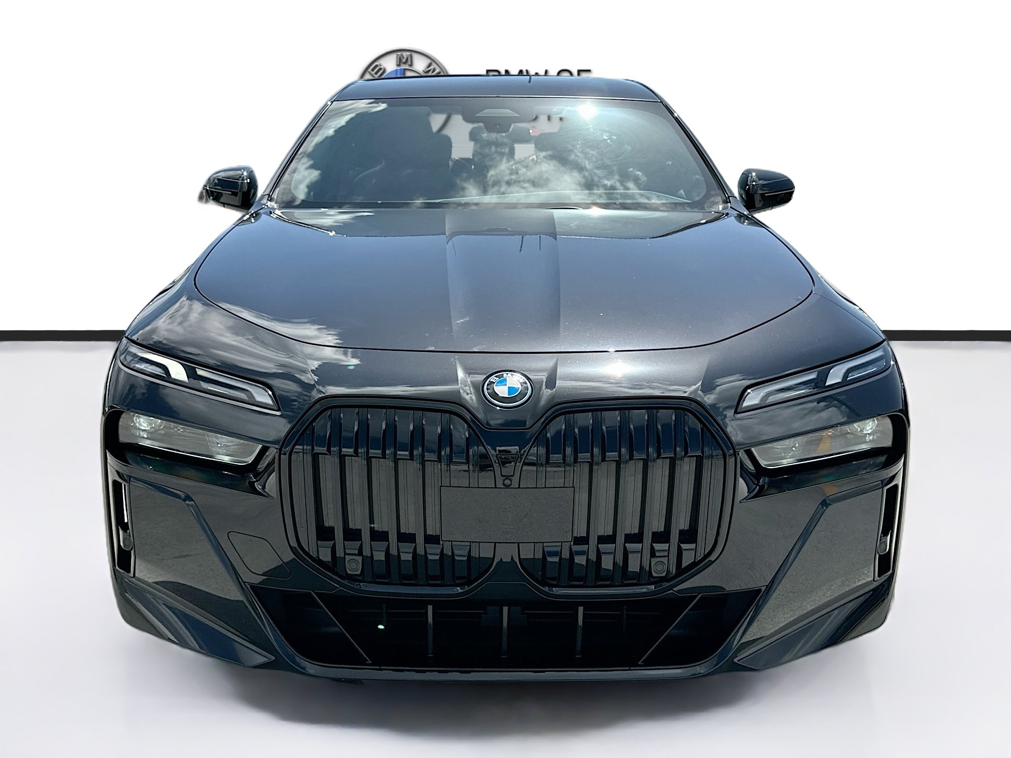 Certified 2024 BMW i7 xDrive60 w/ Premium Package AWD/4WD image 2