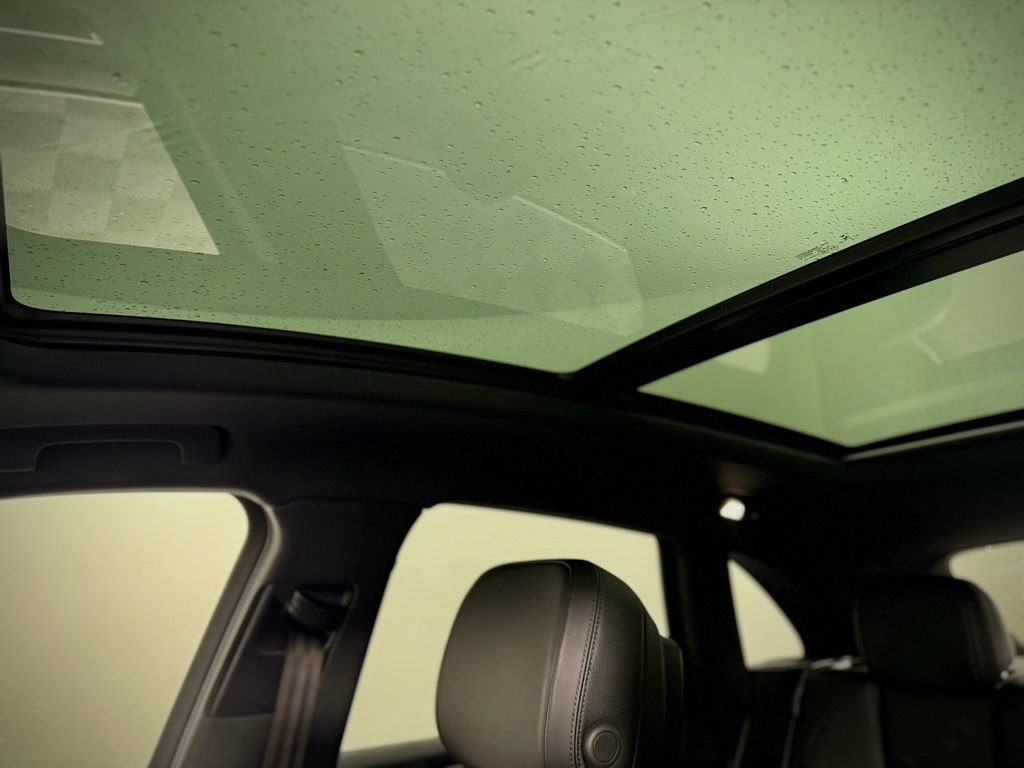 Certified 2022 Porsche Macan S AWD/4WD image 29